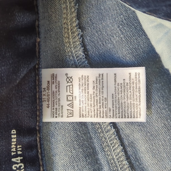 Banana Republic Traveler Blue Jeans. Tapered Fit. Faded. 31" x 34" (Like New) - Picture 4 of 8